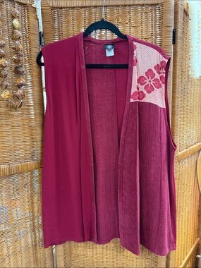OYAKO Sleeveless Open Front Vest - Deep Berry with Floral Accent | Large